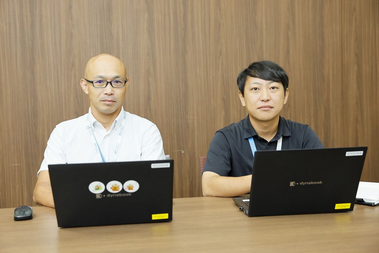 集中伐採の施策を推進するJR西日本中国統括本部施設部藤野隼揮氏（右）と田中智也氏（左）（筆者撮影）