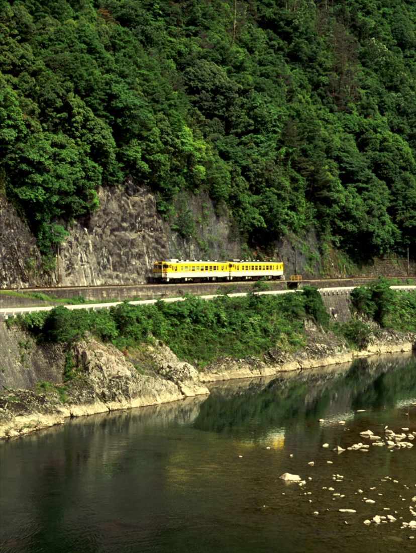 三江線を走るキハ40形の列車（撮影：南正時）