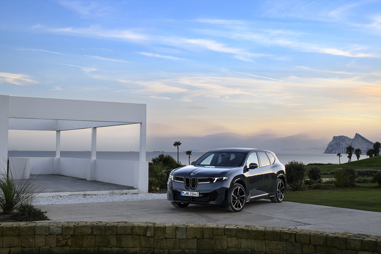 BMW iX3（写真：BMW）