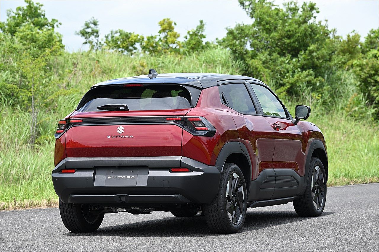 スズキの新型「eビターラ プロトタイプ」（写真：スズキ）