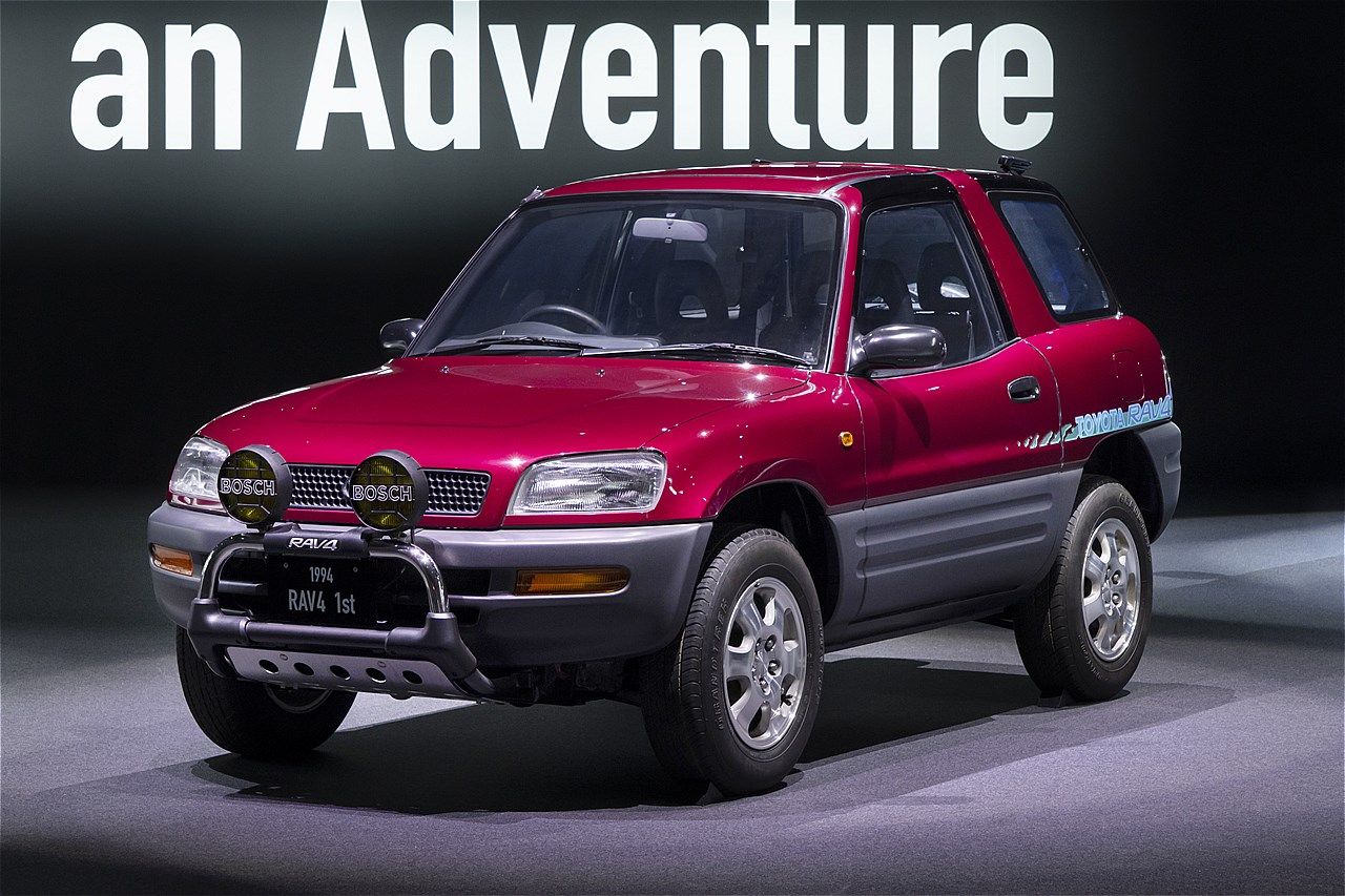 トヨタ初代「RAV4」（写真：トヨタ自動車）