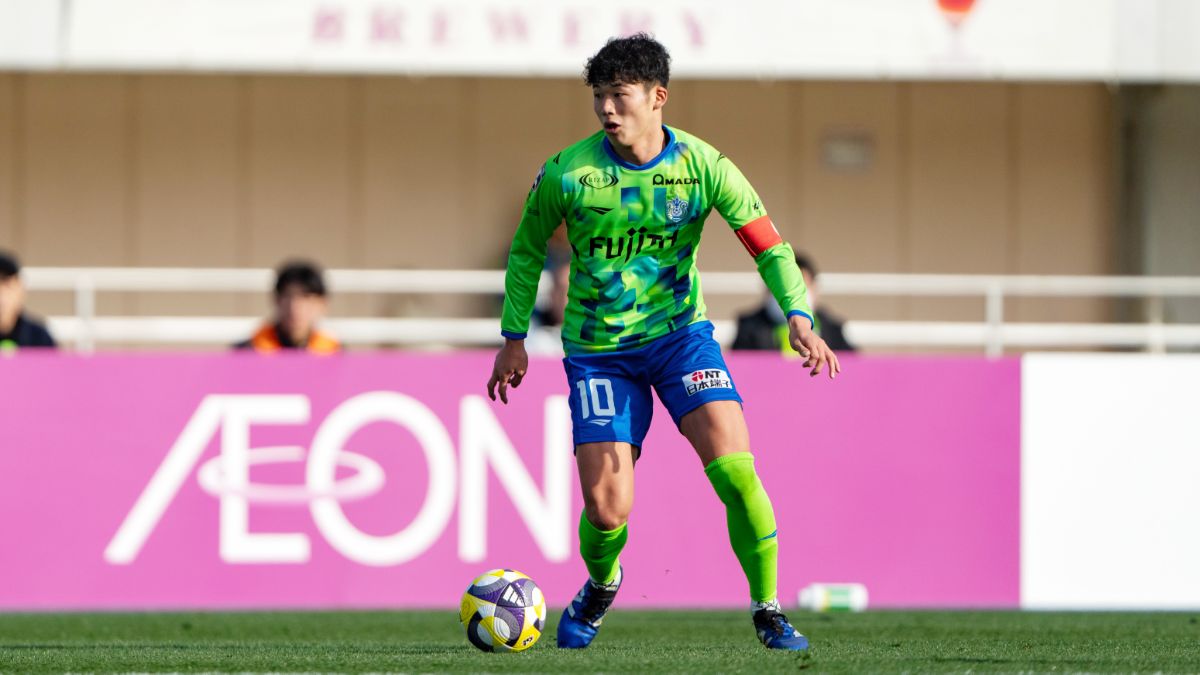 キャプテンとしてチームを牽引する鈴木章斗（©SHONAN BELLMARE）