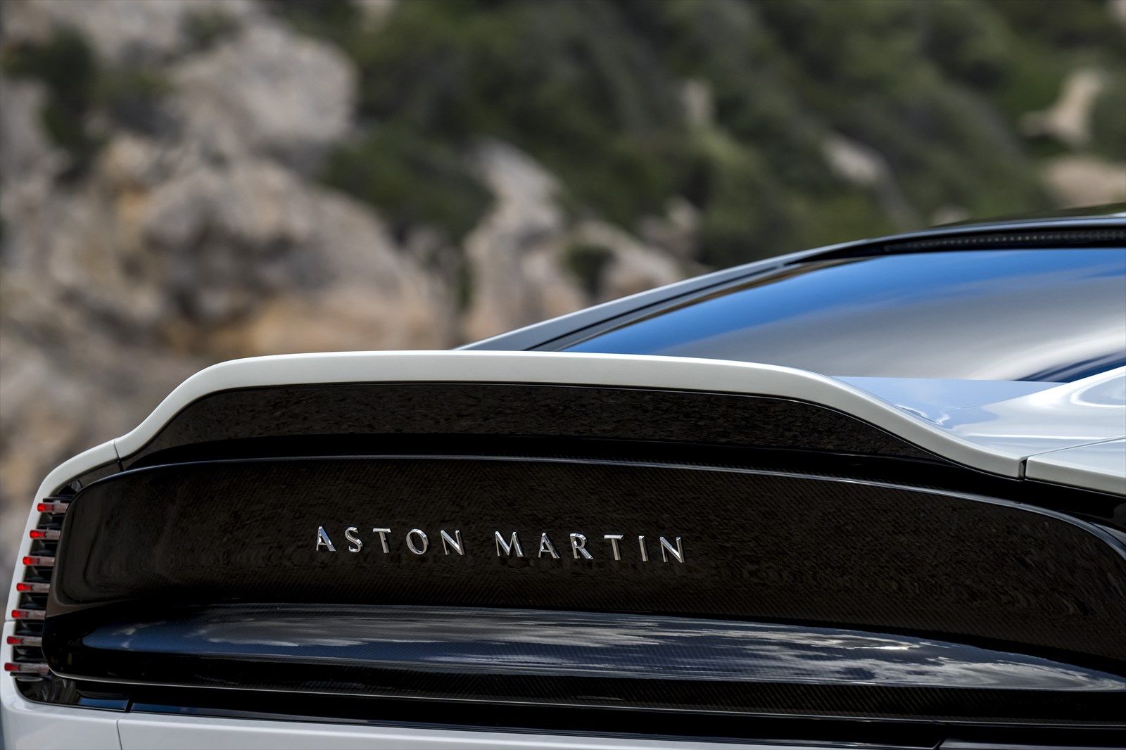 アストンマーティン ヴァンキッシュ（写真：Aston Martin Lagonda）