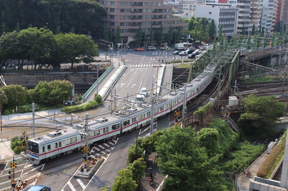 2017年の八ツ山橋付近。走る車両は京成3400形（撮影：南正時）