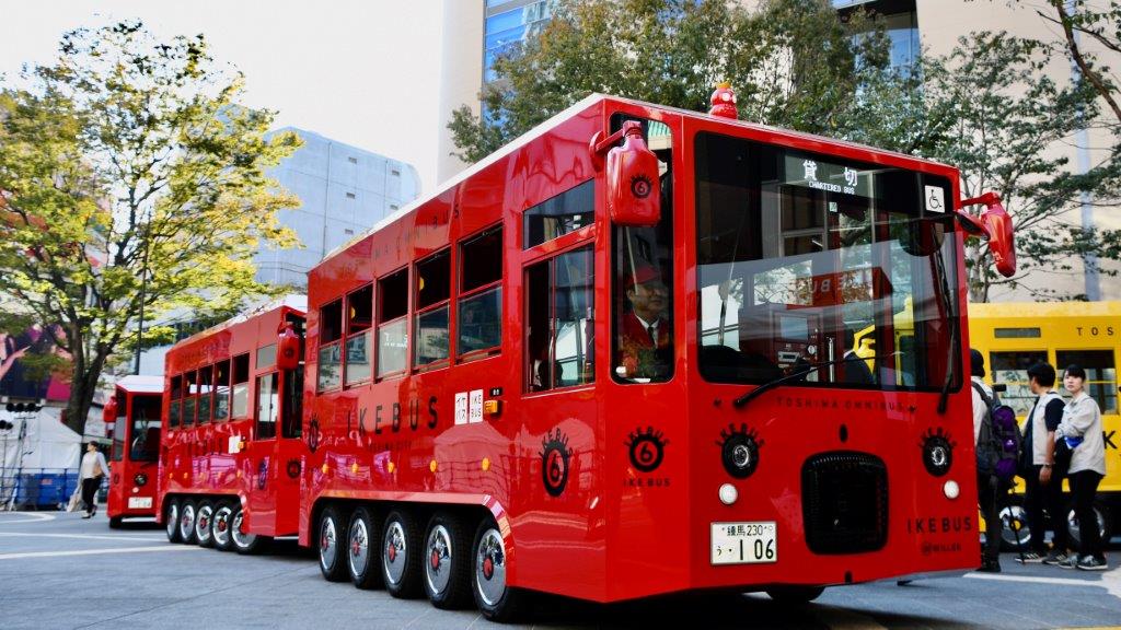 何だこれ?池袋に登場｢謎の赤いバス｣誕生秘話 デザインは｢あの人｣､運行は｢あの会社｣ | ローカル線･公共交通 | 東洋経済オンライン