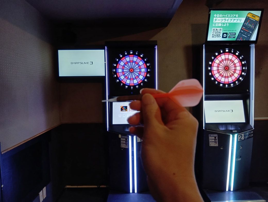 人生初ダーツに挑戦（筆者撮影）