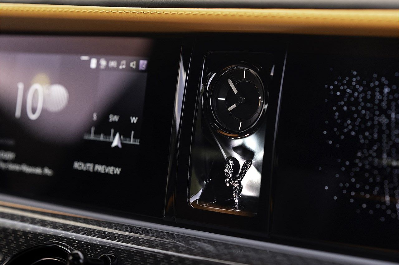 ロールス・ロイス「ブラックバッジ・ゴースト・シリーズⅡ」のAESTHETE - Jubilee Silver & Black（写真：Rolls-Royce Motor Cars）