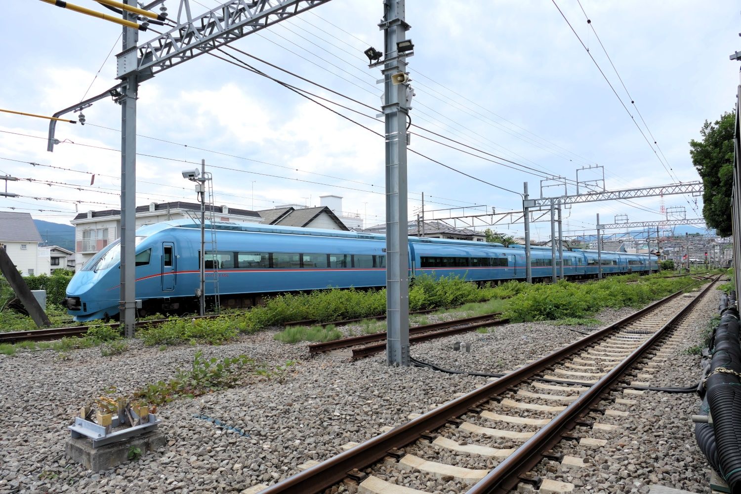 駅南側の車庫線に停まるMSE（記者撮影）