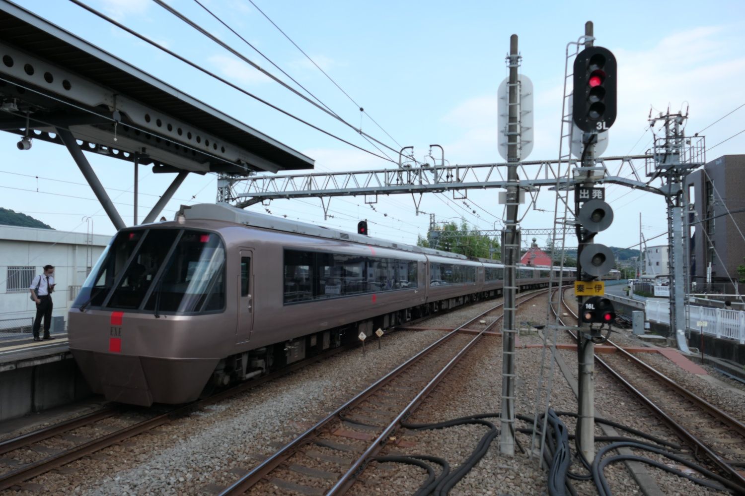 小田急　秦野駅　ホーム