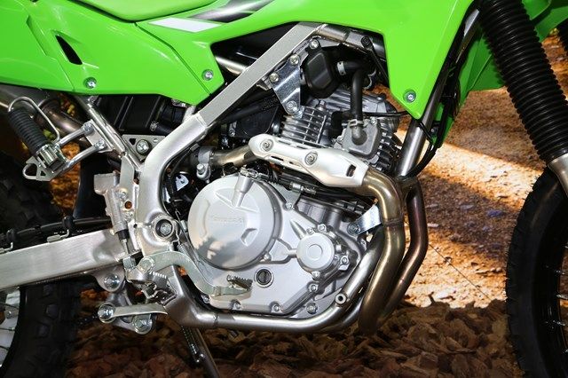 カワサキモータースの「KLX230」（筆者撮影）