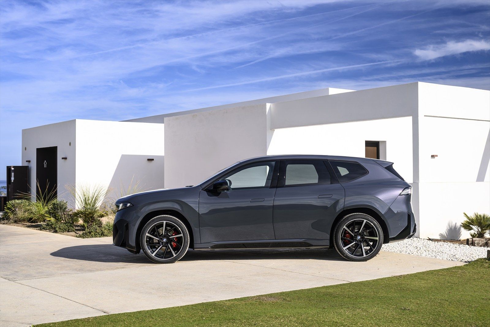 BMW iX3（写真：BMW）