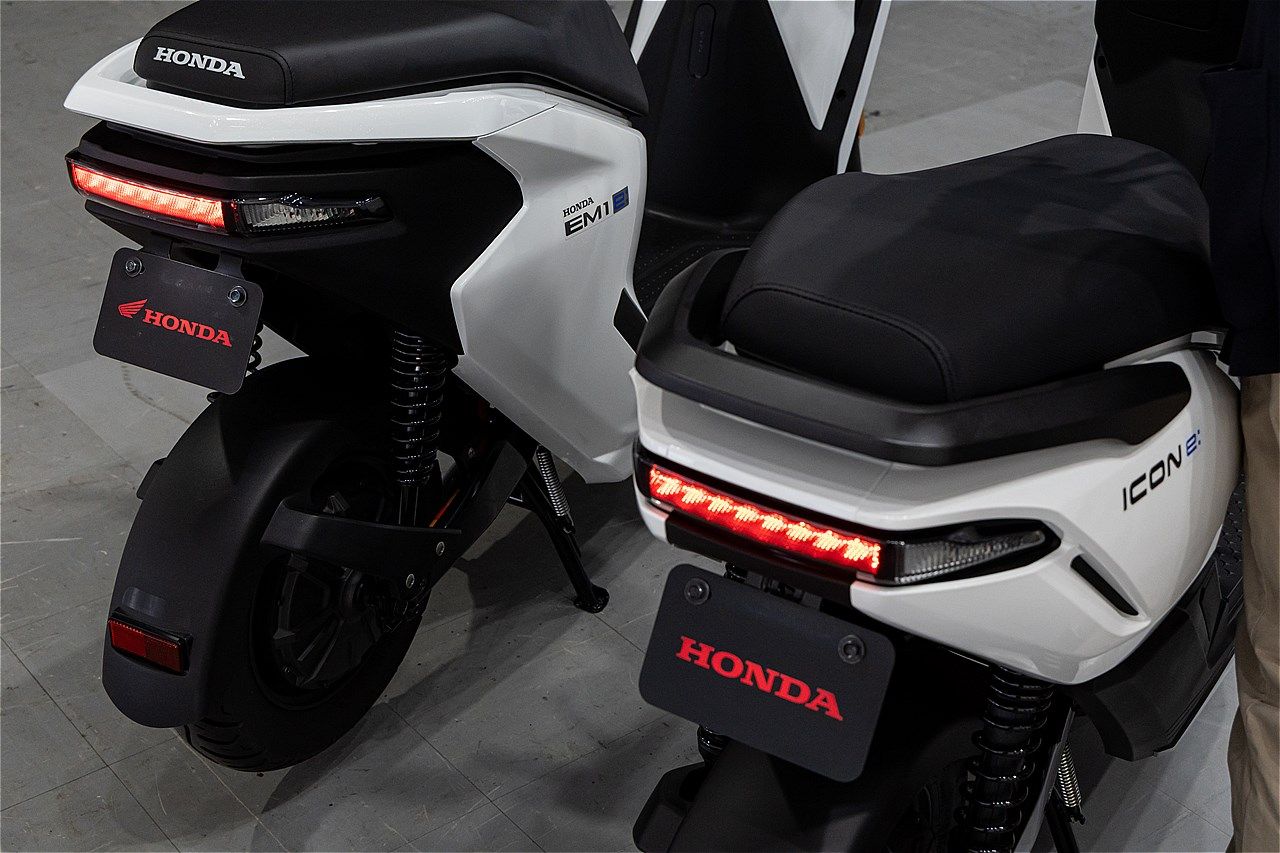 アイコンe:とEM1e:の比較（写真：三木 宏章）