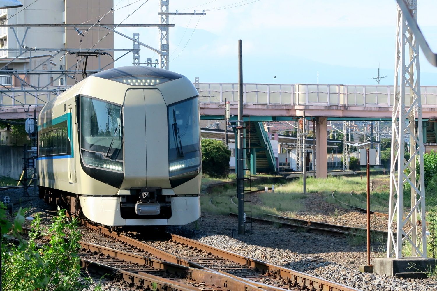 相老駅を出発した東武特急「リバティりょうもう」（筆者撮影）