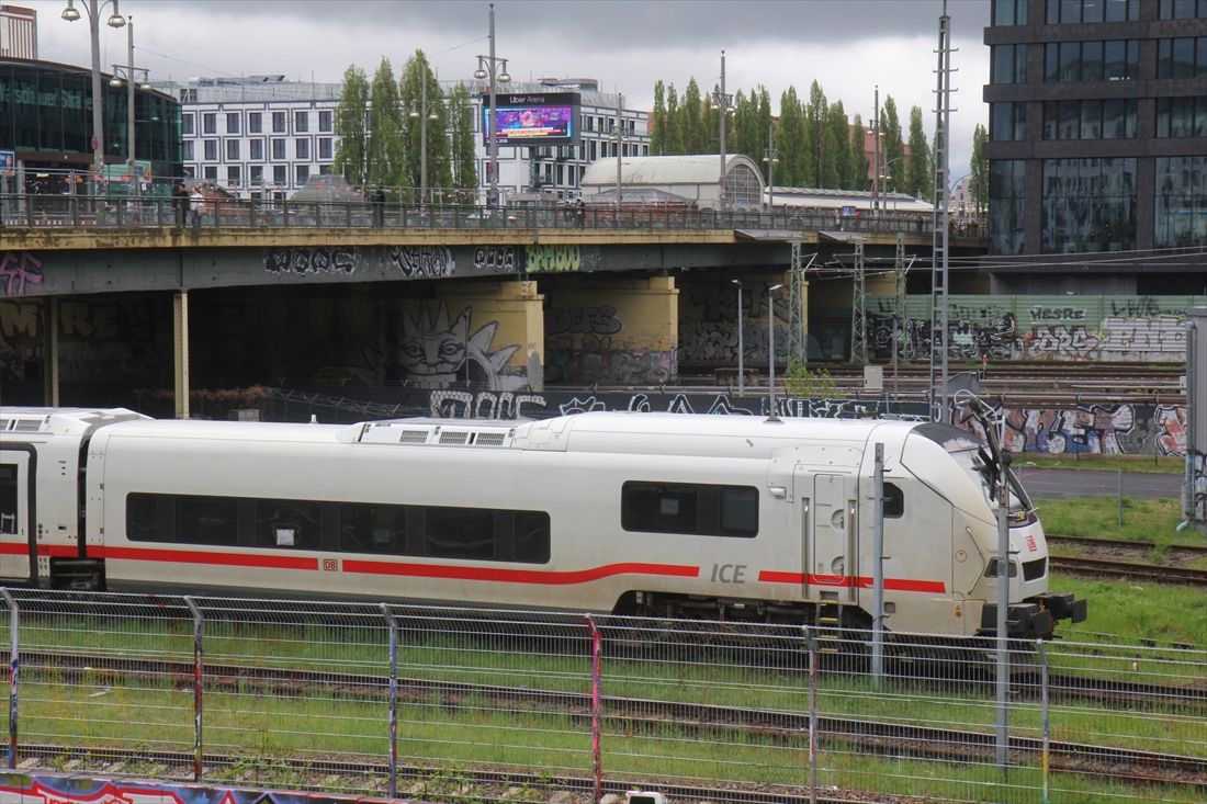 ドイツ鉄道が導入するスペイン・タルゴ社製の連接式客車「ICE-L」（撮影：橋爪智之）