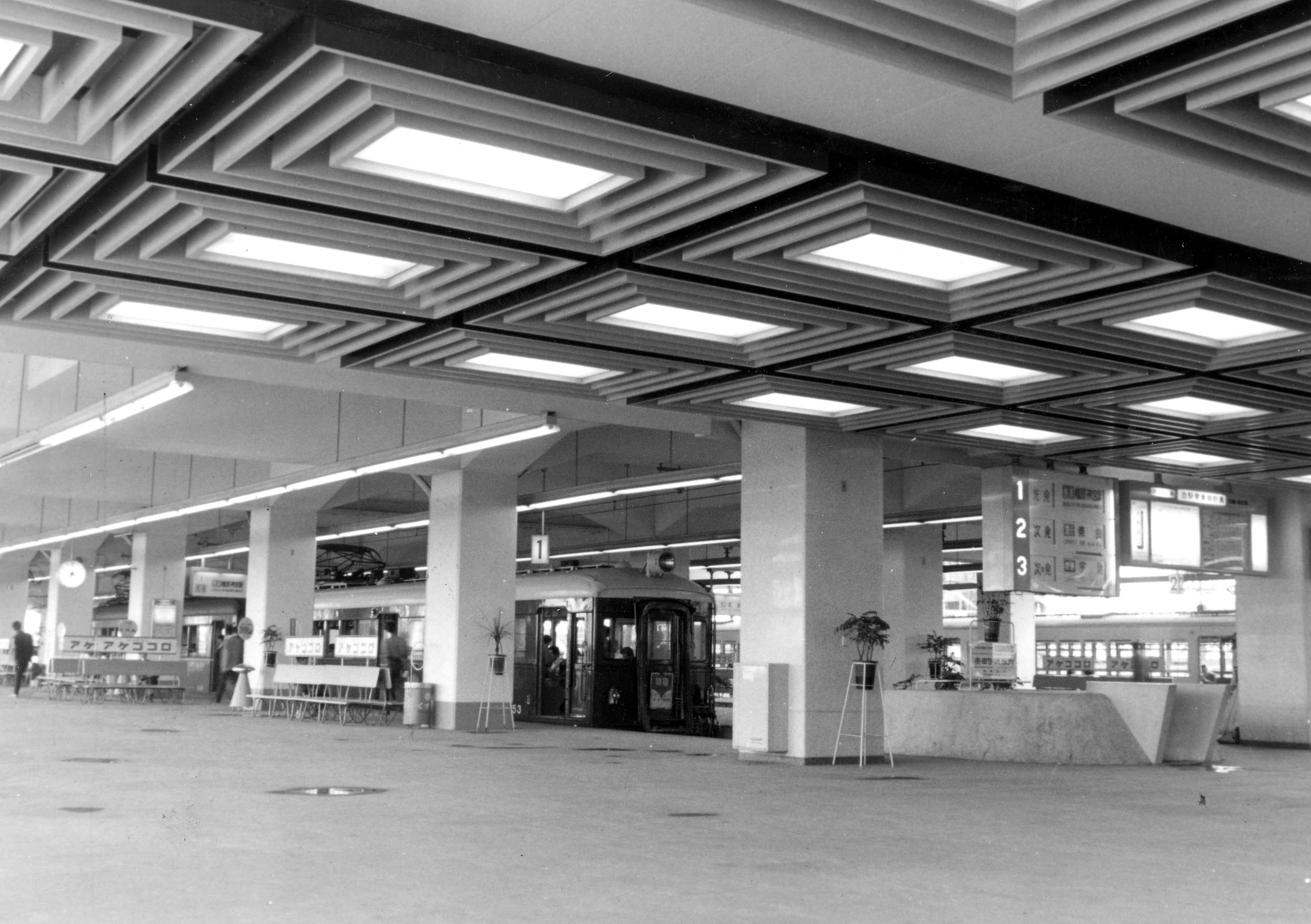 京都駅の完成時。奈良電の合併で近鉄京都線の駅になった＝1963年10月（写真：近畿日本鉄道）