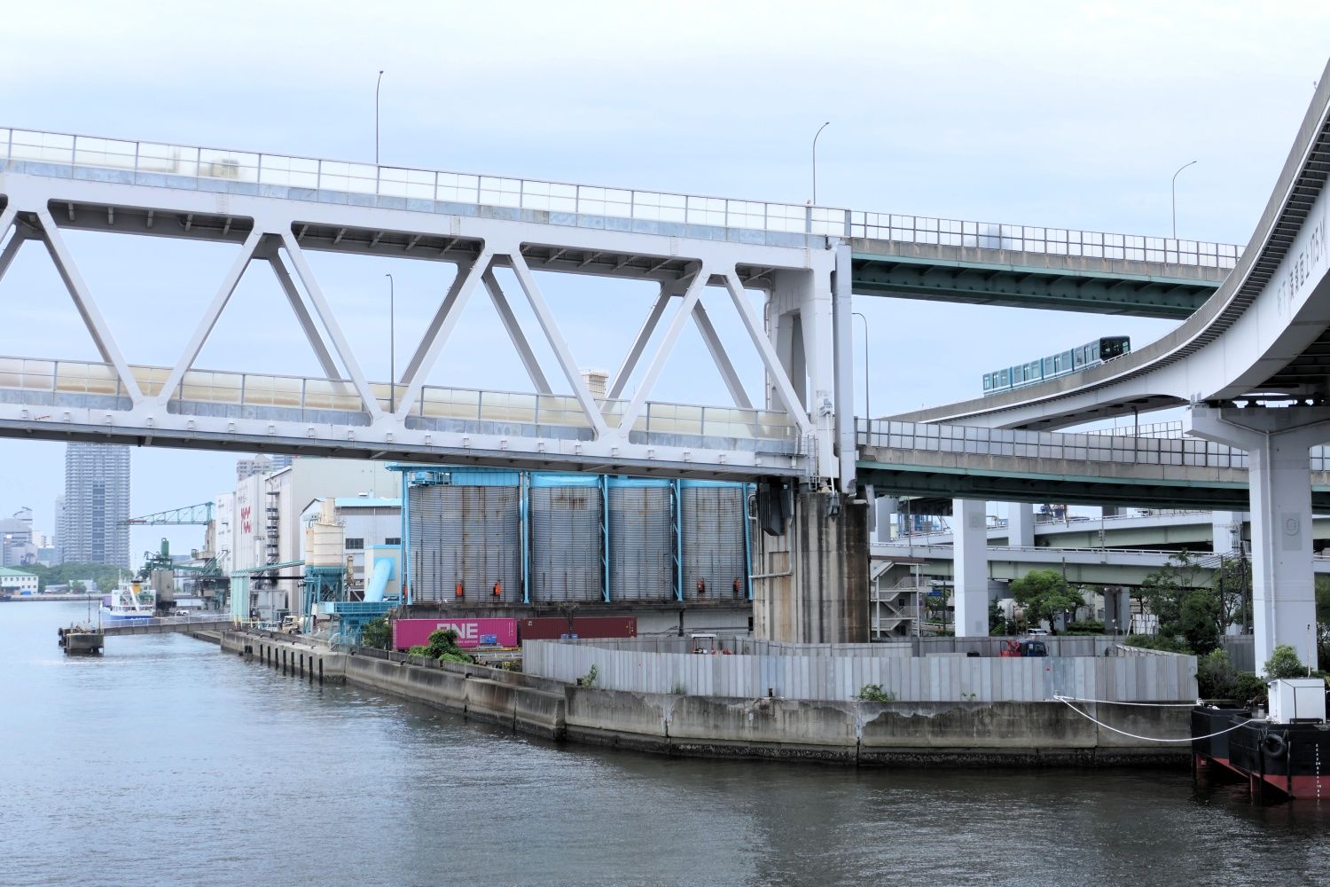 六甲ライナー　南魚崎―アイランド北口間