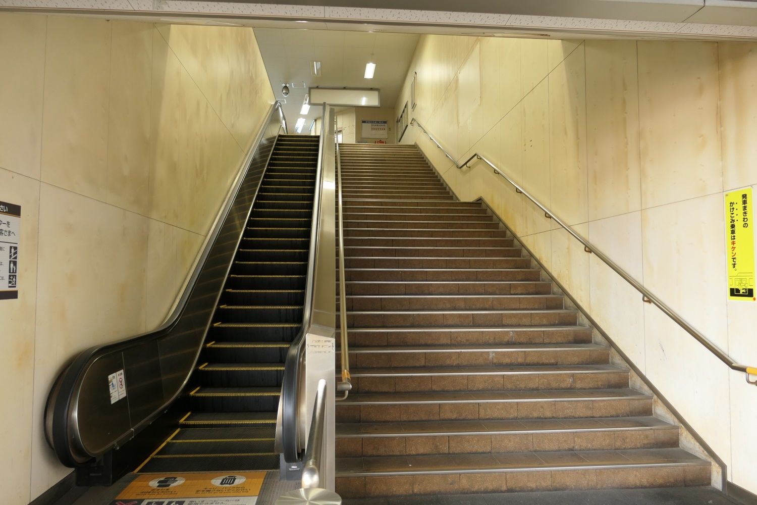 京阪石山駅のホーム