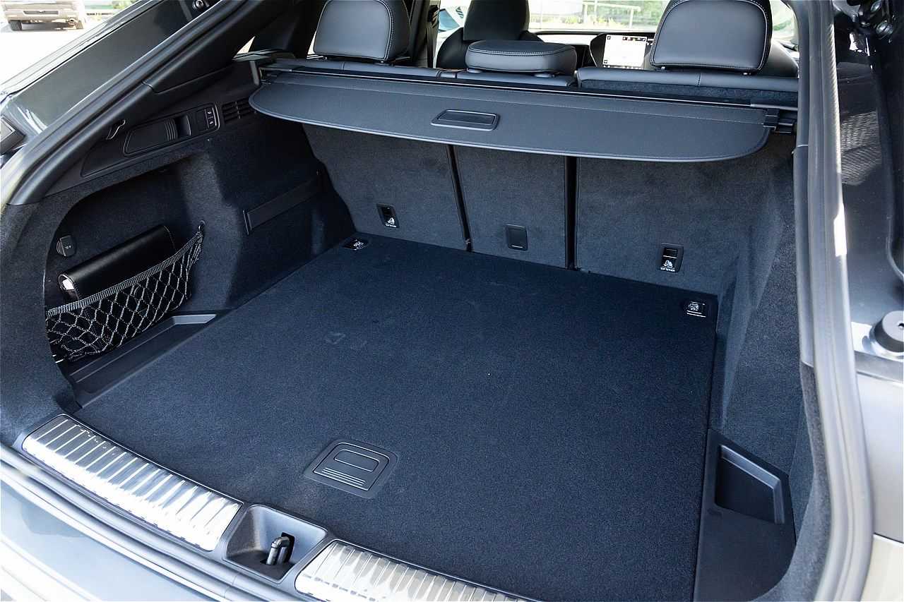 アウディの新型「SQ5スポーツバック」（写真：三木 宏章）