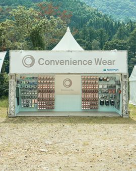 “フジロック”に出展した臨時店舗（写真／ファミリーマート）