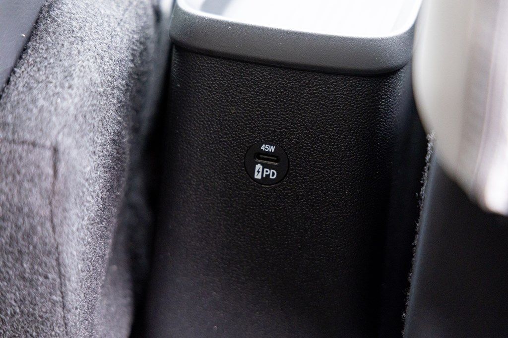 ホンダアクセスの純正アクセサリーを装着したホンダ「Super-ONE」（写真：三木 宏章）