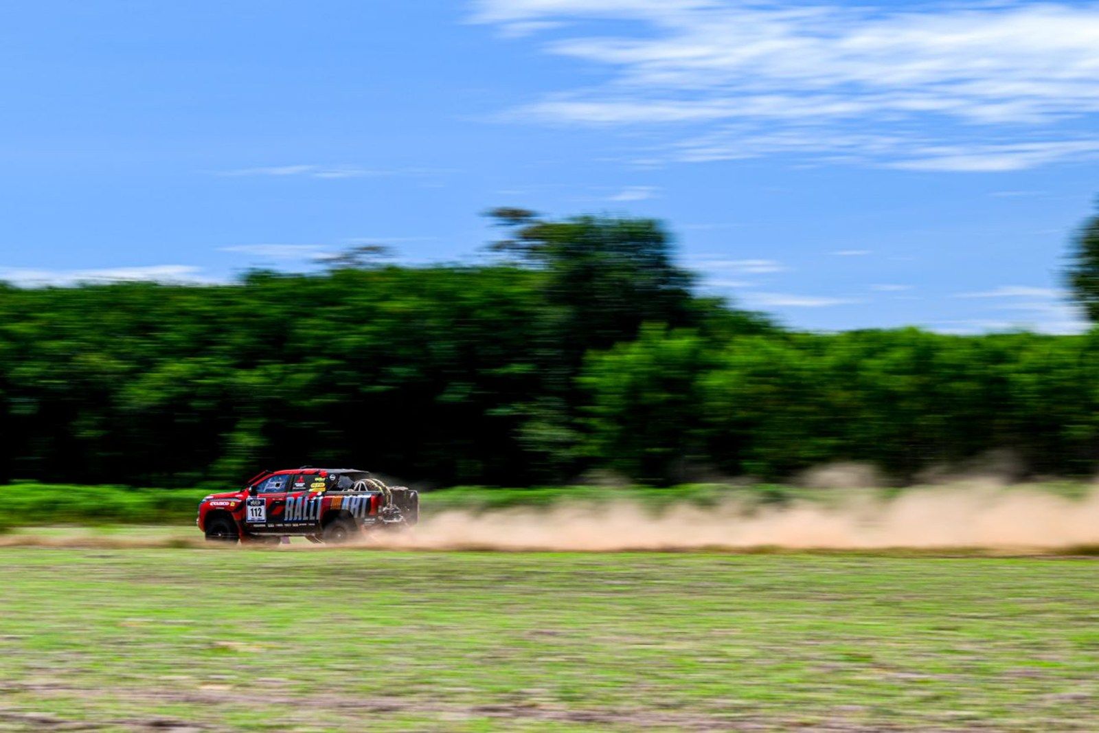 「トライトン」アジアクロスカントリーラリー（AXCR）出場車（写真：三菱自動車工業）