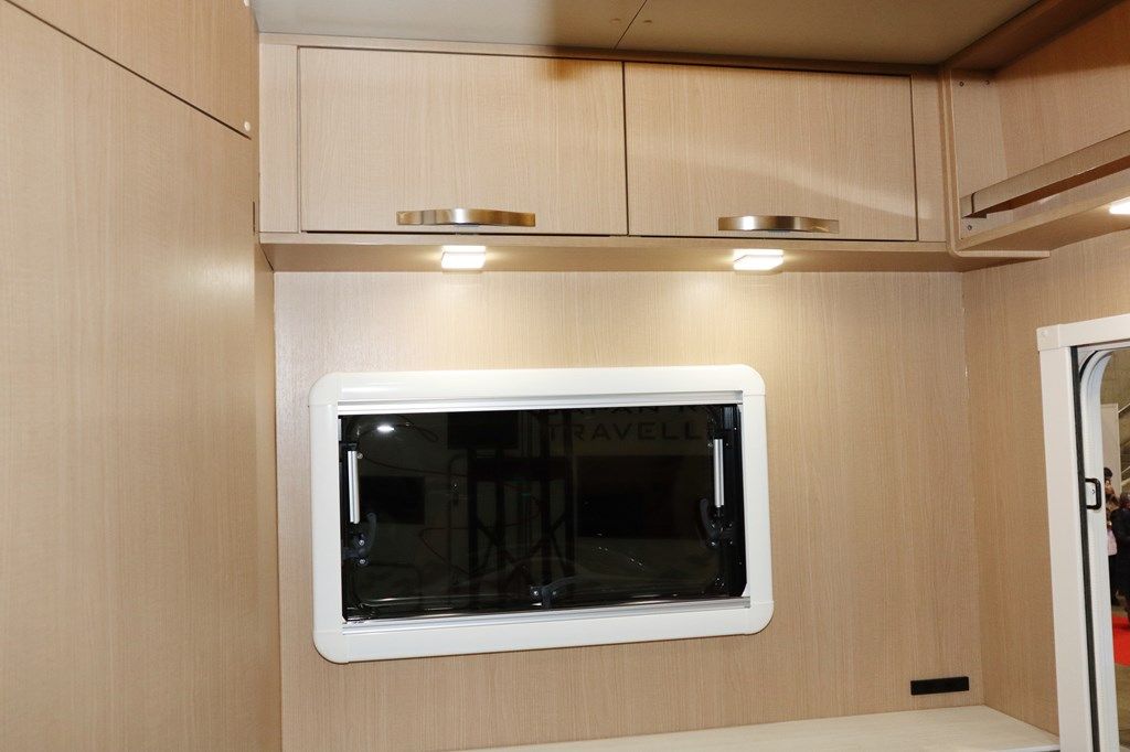 いすゞ「トラヴィオ」をベースにした、バンテックの新型キャンピングカー「コルド リーブス」（写真；筆者撮影）