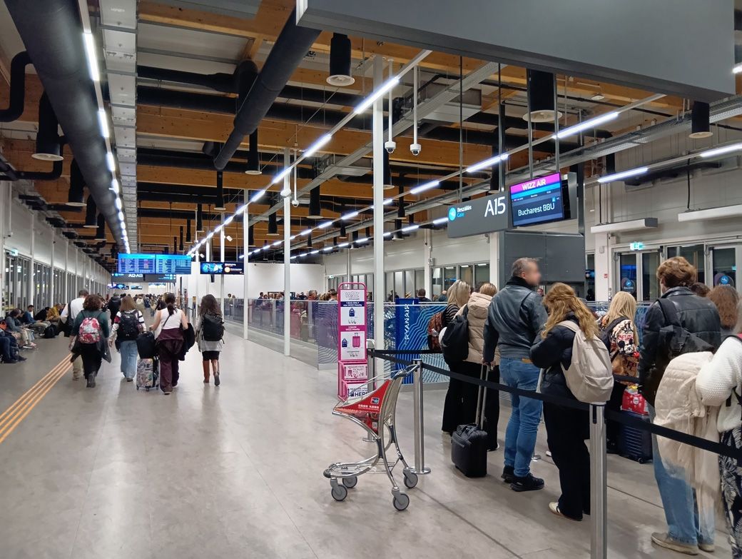 ウィズエアーの搭乗口（筆者撮影）