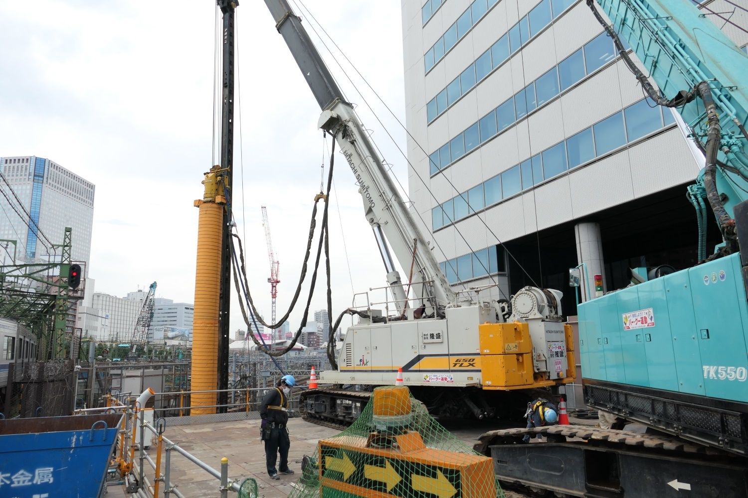 八ツ山跨線線路橋東側の作業構台