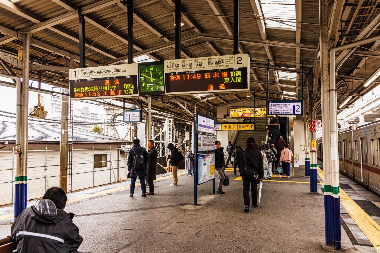 上福岡駅のホーム。上福岡・新河岸の両駅に停まるのは各駅停車と準急だけ（撮影：鼠入昌史）