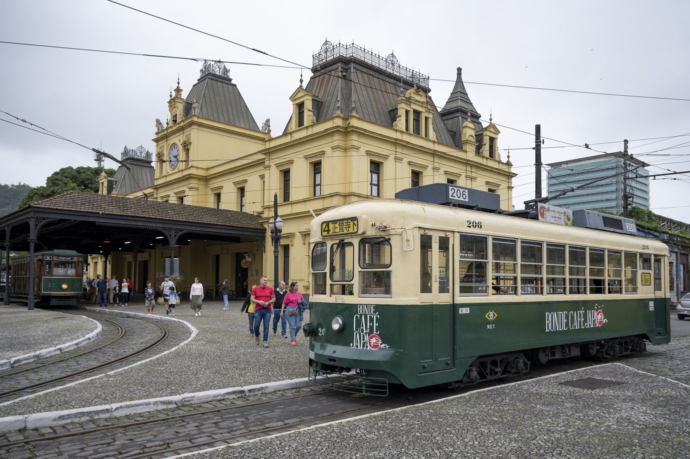 かつて長距離列車のターミナルとして使われていたバロンゴ駅から出発する206号（写真：筆者撮影）