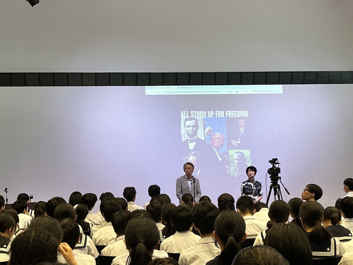 池上彰氏と増田ユリヤ氏の特別出張授業