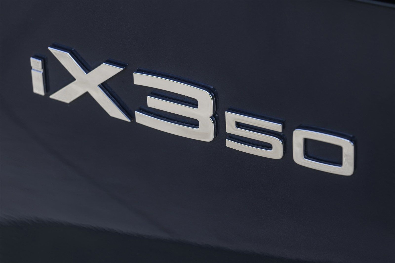 BMW iX3（写真：BMW）