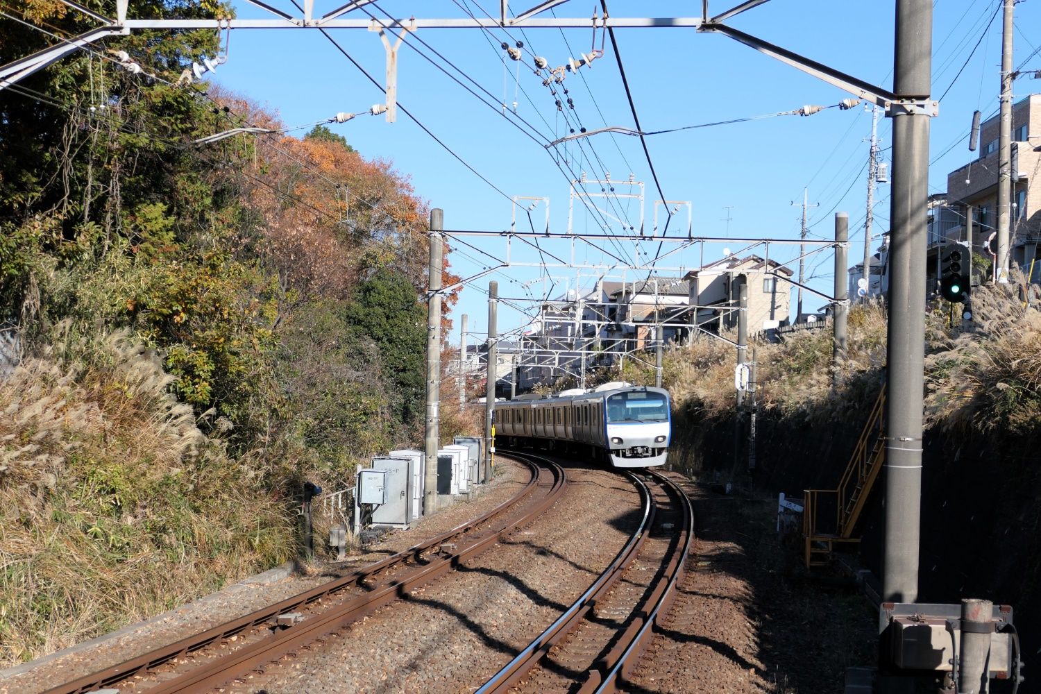 鶴ケ峰駅の東側の「S字カーブ」