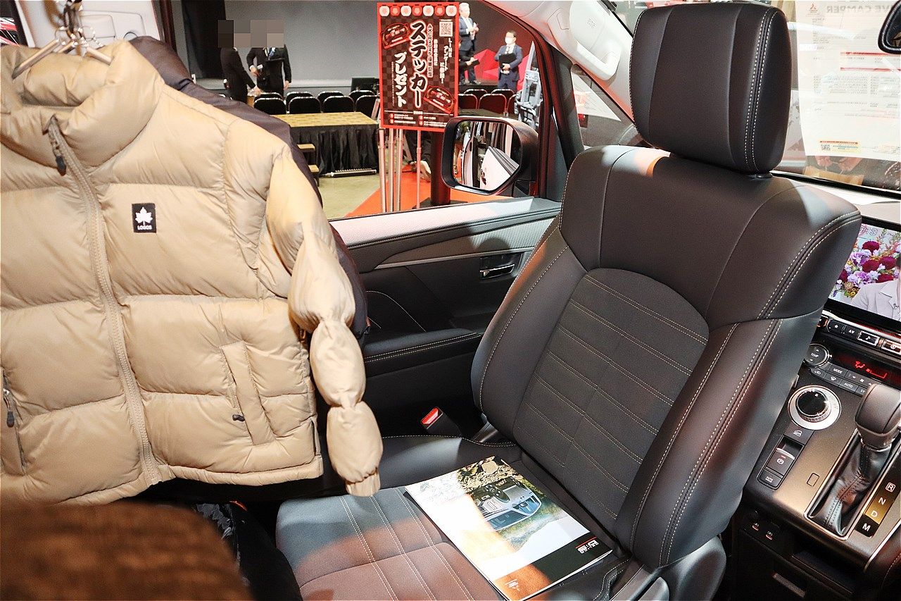 三菱の新型「デリカD:5」をベースにしたキャンピングカー「デリカD:5アクティブキャンパー ロゴス・エディション」（写真：筆者撮影）