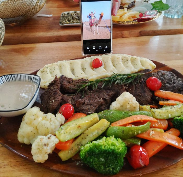 ラクダのステーキ（写真：筆者撮影）