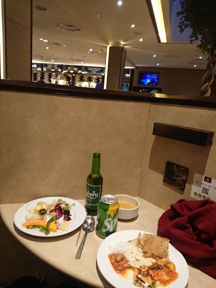 フランスのラウンジには半個室の座席があった（筆者撮影）