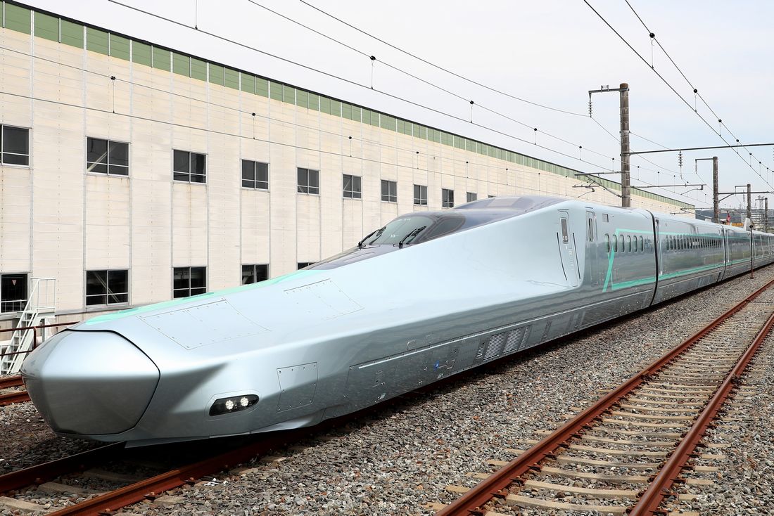 実物の新幹線高速試験車「ALFA-X」（撮影：尾形文繁）