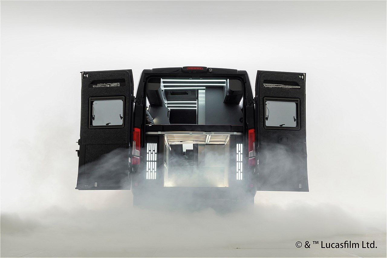 スター・ウォーズの世界観が広がるトイファクトリーのキャンピングカー「ダビンチ6.0＜スター・ウォーズ＞エディション」（写真：トイファクトリー）