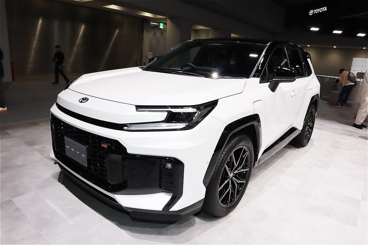 ジャパンモビリティショー2025に展示されたトヨタの新型「RAV4 GRスポーツ」（筆者撮影）