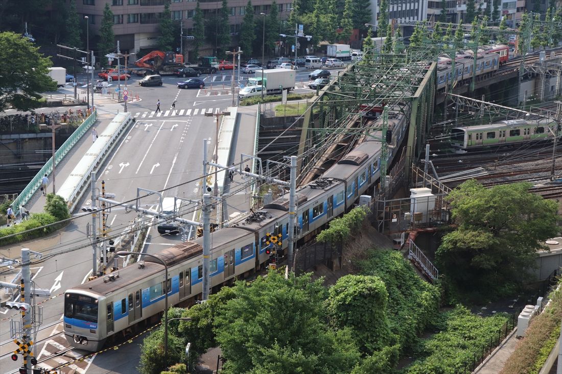 2017年の八ツ山橋付近。走る車両は京成3050形（撮影：南正時）