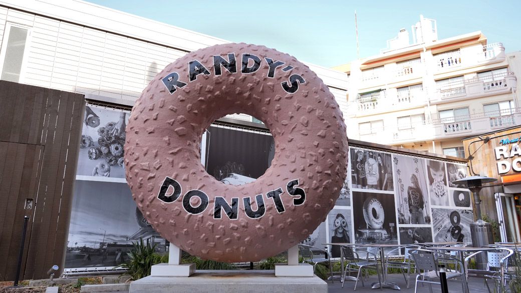 日本版のオブジェはやや控えめで直径4m（撮影：梅谷秀司）