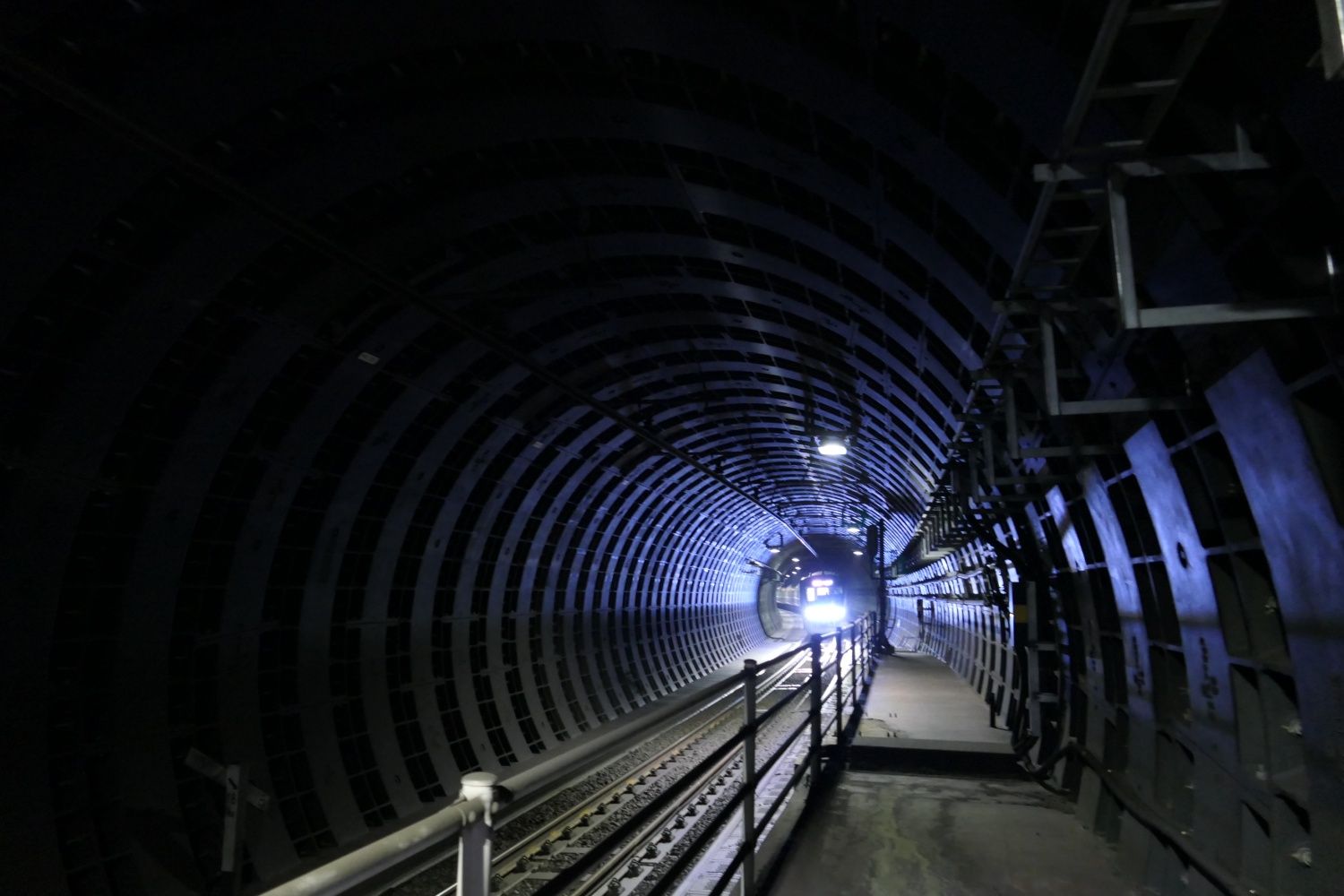 世田谷代田駅　急行線階