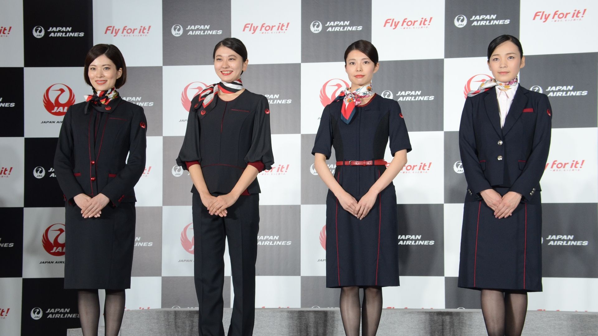 導入前の2019年7月、新制服の発表会が行われた(©日本航空)