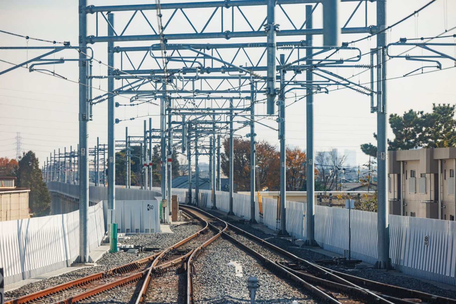 野田市駅を出発するとまた4本から1本の線路へ収束する（撮影：鼠入昌史）