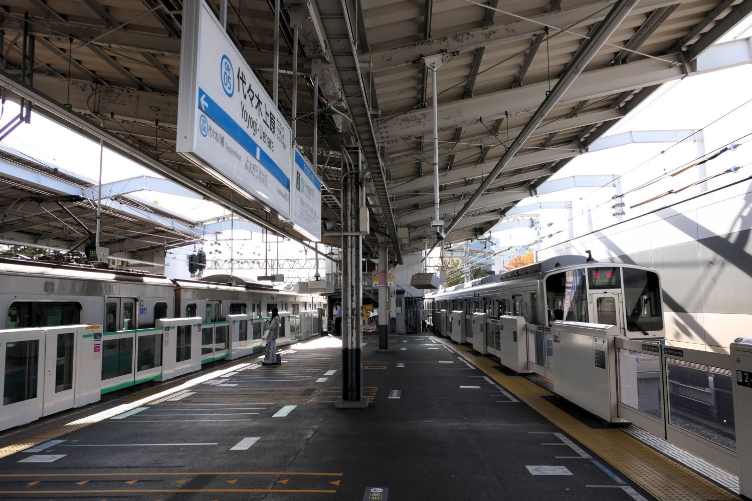 現在の代々木上原駅のホーム（記者撮影）