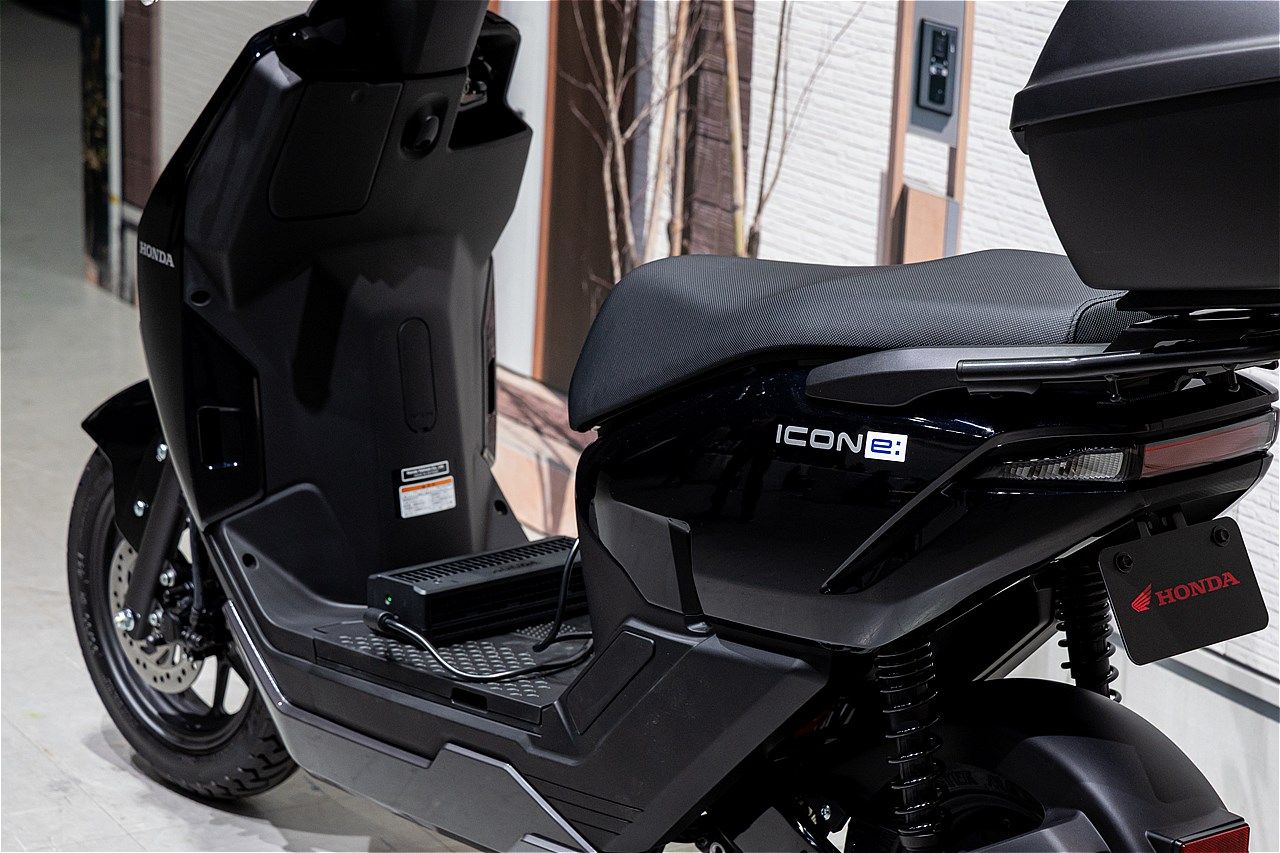 原付一種のホンダ新型電動スクーター｢アイコンe:｣（写真：三木 宏章）