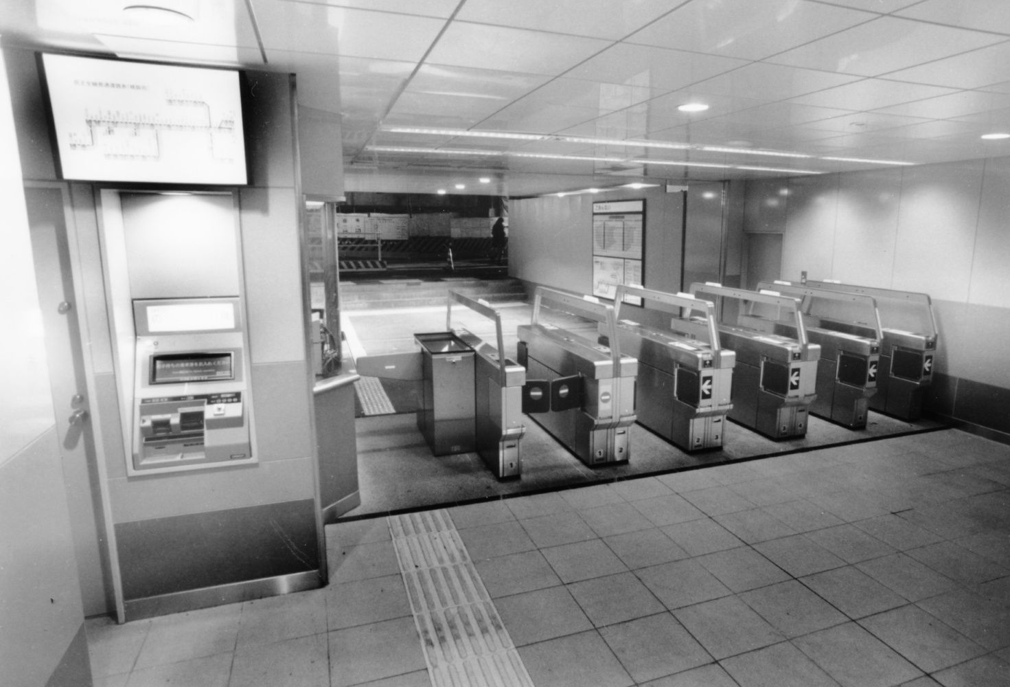 渋谷駅アベニュー口改札口＝1997年（写真：京王電鉄）