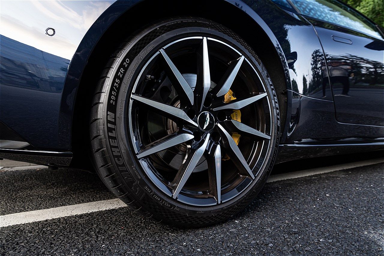 アストンマーティン「DB11」（写真：三木 宏章）