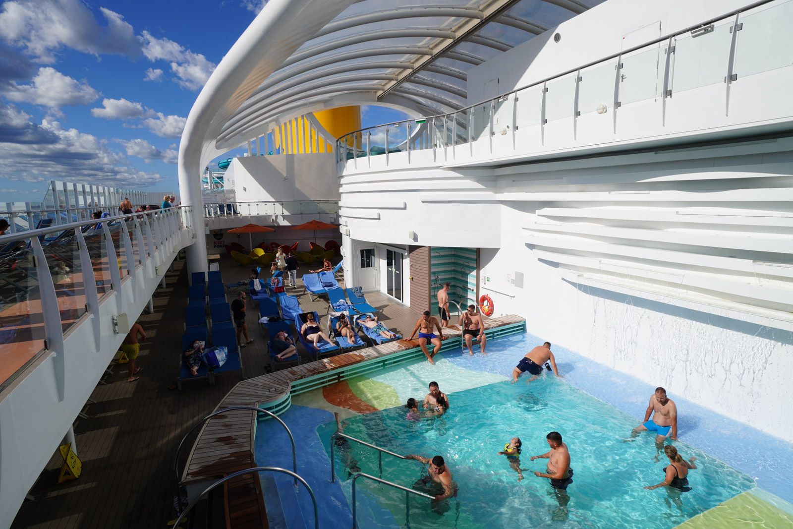 スタンダードクラスの客