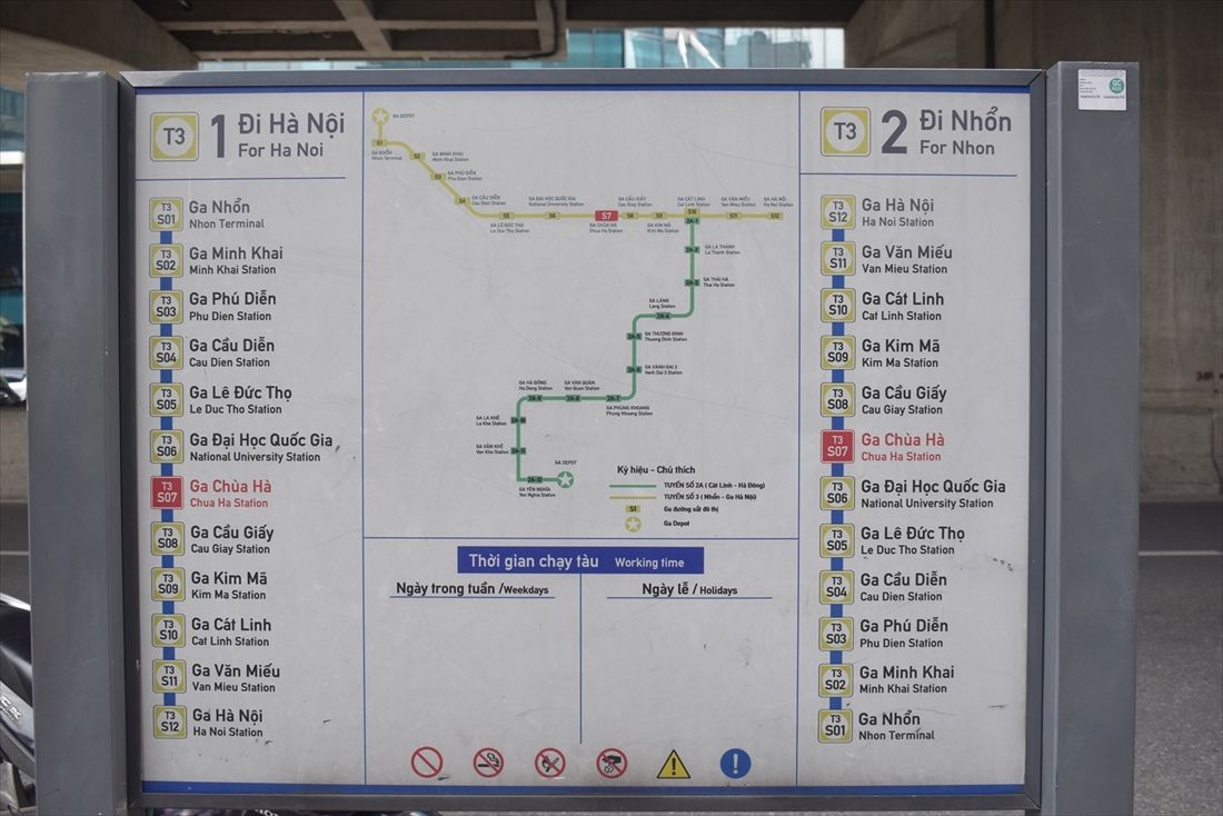 ハノイ3号線の各駅に設置されている路線図。本来なら2024年時点でこの2路線が開業しているはずだった（筆者撮影）